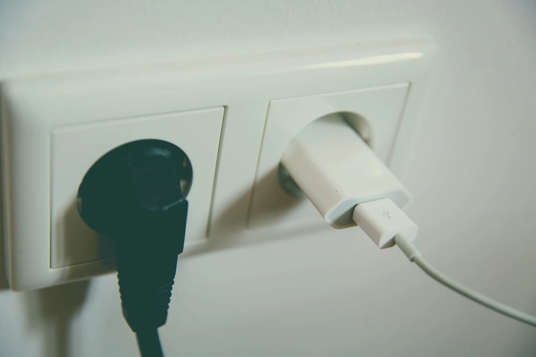 海口堪污网络科技：光纤布线常见问题与标准化施工流程解析