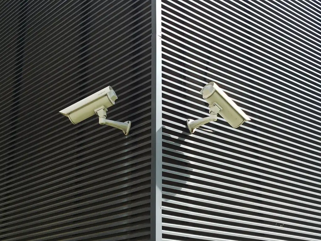 海口堪污网络科技机房改造：光纤布线、机柜整理与标签标识工程一体化实施要点