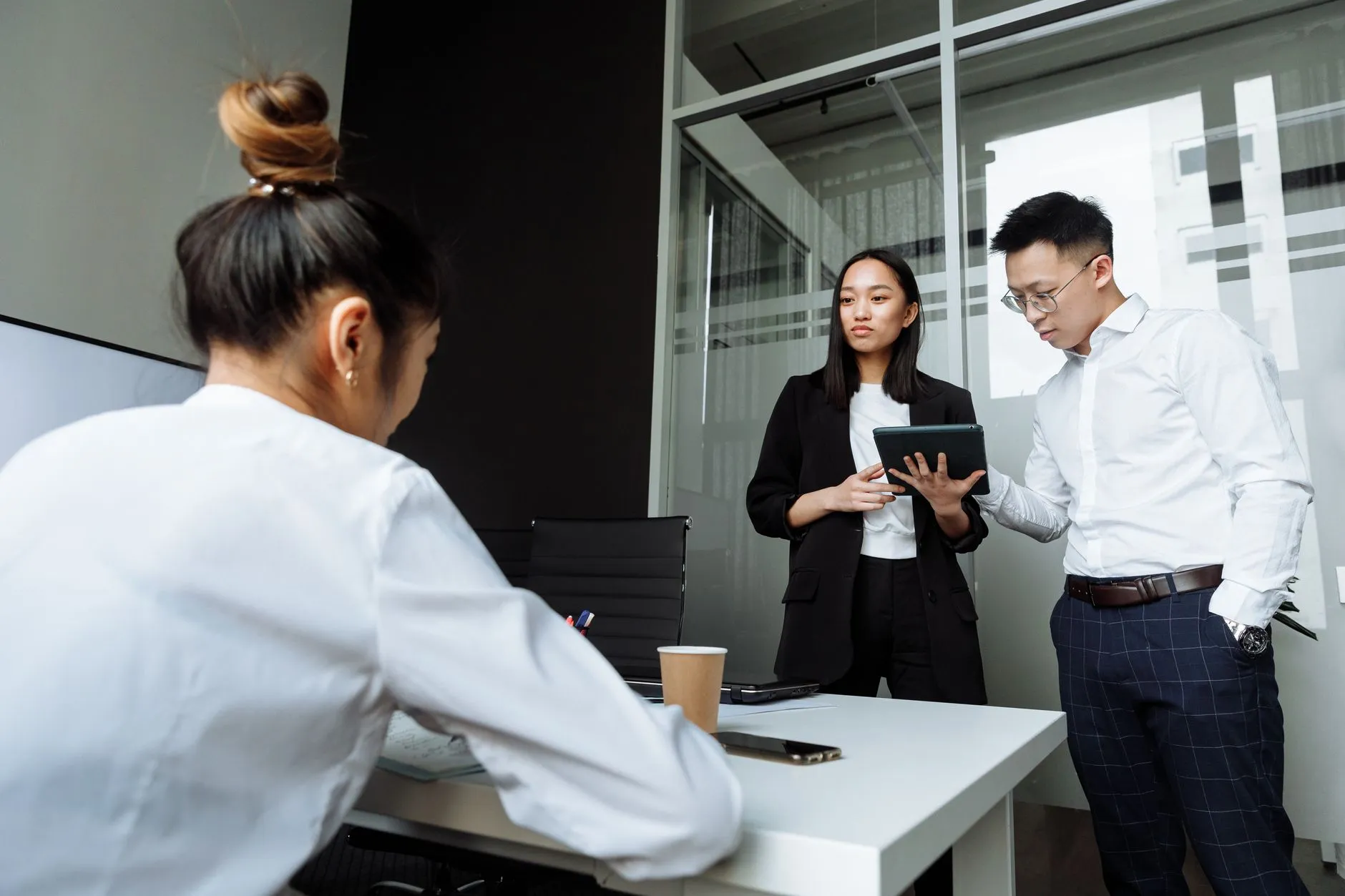 海口堪污网络光纤布线工程：从机柜整理到接地系统的标准化方案